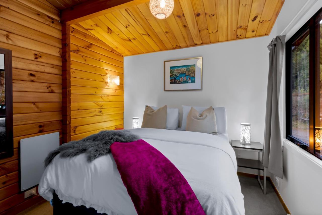 Kereru Cottage, Cosy Log Cabin, Serene Lake & Mountain Views 퀸즈타운 외부 사진