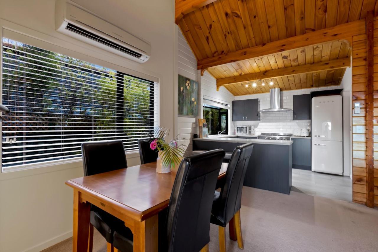 Kereru Cottage, Cosy Log Cabin, Serene Lake & Mountain Views 퀸즈타운 외부 사진